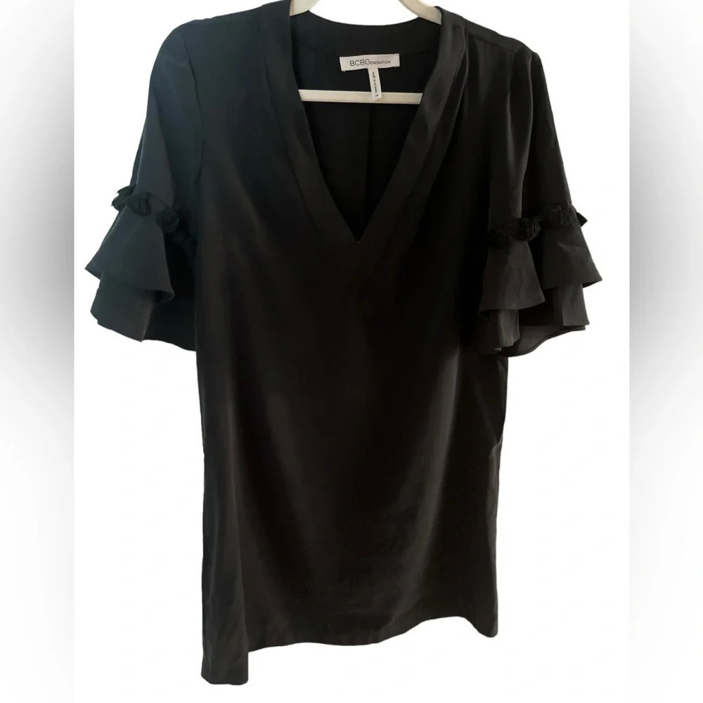 BCBgeneration black v neck shift with bell sleeves and tassels so pretty size xs - Picture 2 of 6